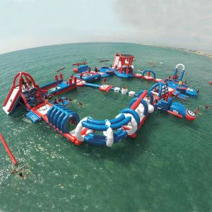 پارک آب چلپ چلوپ در دریا نصب شده است